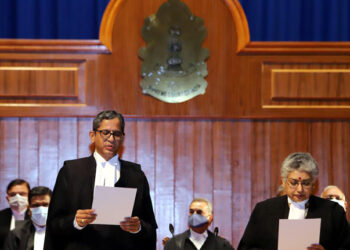 Supreme Court : বিতৰ্কৰ অন্ত পেলাই অৱশেষত ছুপ্রিম কোর্টৰ ৫ নতুন ন্যায়াধীশৰ শপত গ্ৰহণ
