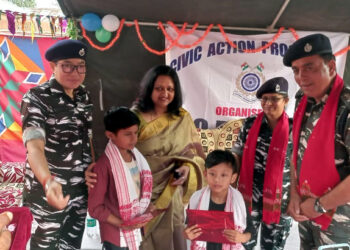 CRPF I ডিফুৰ ৰংমিৰ্দানত চিআৰপিএফৰ চিভিক একছন প্ৰ’গ্ৰামৰ অধীনত ছ’লাৰ ষ্ট্ৰীট লাইটৰ আধাৰশিলা স্থাপন