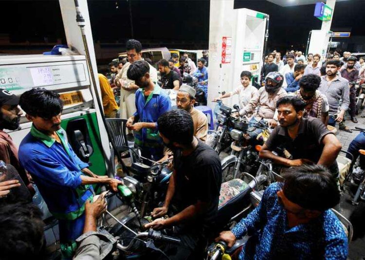 Pakistan Economy Crisis! পাকিস্তানত ব্যাপক অৰ্থনৈতিক সংকট! আটা-ময়দা কিনোতেই কাহিল অৱস্থা সাধাৰণ জনতাৰ 1 Pakistan Economy Crisis! পাকিস্তানত ব্যাপক অৰ্থনৈতিক সংকট! আটা-ময়দা কিনোতেই কাহিল অৱস্থা সাধাৰণ জনতাৰ