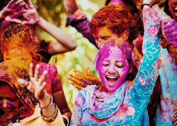 Hyderabad Holi I ৰং দিয়াৰ শাস্তি! হায়দৰাবাদত প্ৰকাশ্যে পেট্ৰ’ল ঢালি জ্বলাই দিলে যুৱকক