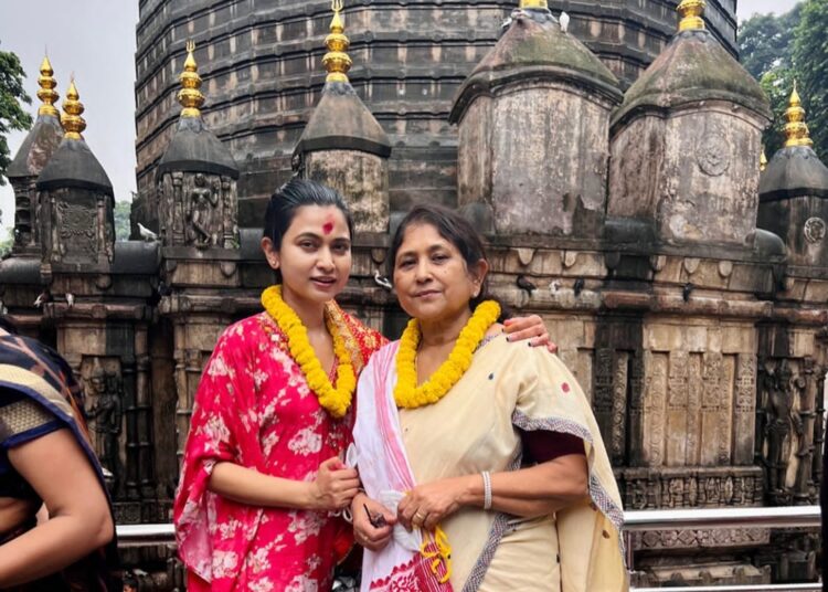 Ram Navami! ৰাম নৱমী উপলক্ষে কামাখ্যা ধামত উপস্থিত আইমী বৰুৱাঃ শ্বেয়াৰ কৰিলে ভিডিঅ'- 1 Ram Navami! ৰাম নৱমী উপলক্ষে কামাখ্যা ধামত উপস্থিত আইমী বৰুৱাঃ শ্বেয়াৰ কৰিলে ভিডিঅ’-