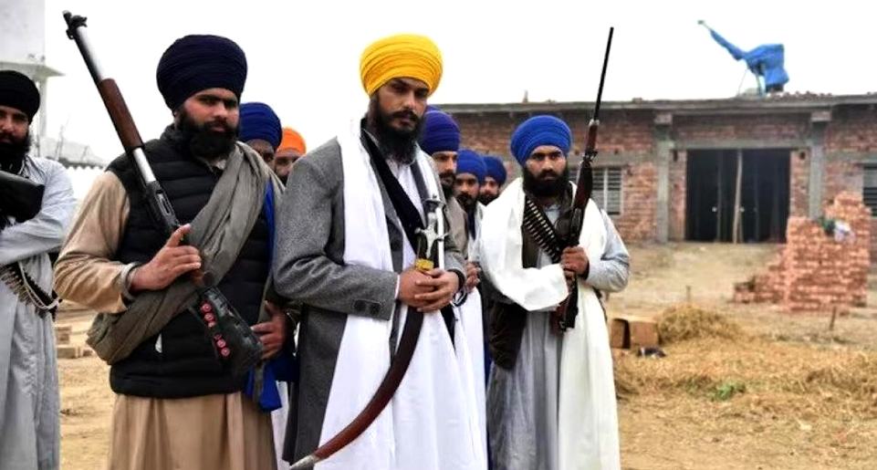 Amritpal Singh I অমৃতপালৰ ঘনিষ্ঠ প্ৰাক্তন পাক সেনাধ্যক্ষৰ পুত্ৰৰ বন্ধু, আই এছ আইৰ সৈতেওঁ জড়িত আছিল! 3 অমৃতপাল