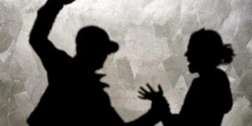 Doughter in law Injury I বোৱাৰীয়ে কিয় চাকৰি কৰিব? ৰাজপথত বোৱাৰীয়েকক ইটাৰে আঘাত শহুৰেকৰ