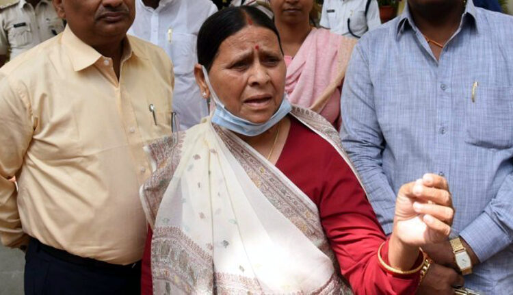 Rabri Devi I ভূমিৰ বিনিময়ত চাকৰিৰ অভিযোগত ৰাবৰি দেৱীৰ ঘৰত চিবিআইৰ অভিযান, অব্যাহত