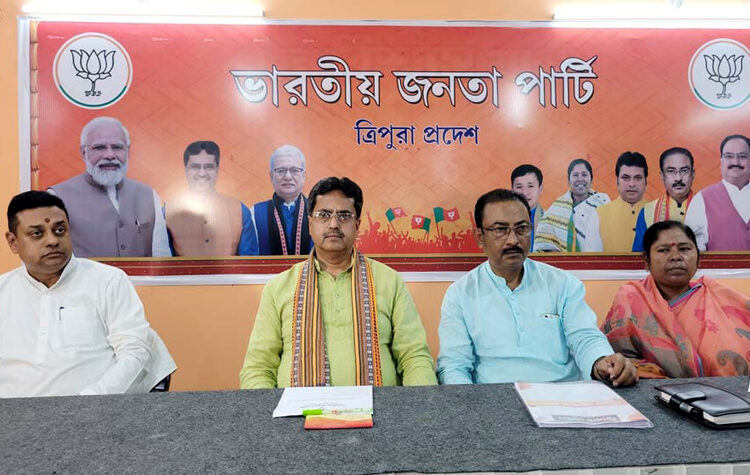 Tripura I মঞ্চ সাজু, পিছে ত্ৰিপুৰাত কোনে শপত লʼব? 1 Tripura I মঞ্চ সাজু, পিছে ত্ৰিপুৰাত কোনে শপত লʼব?