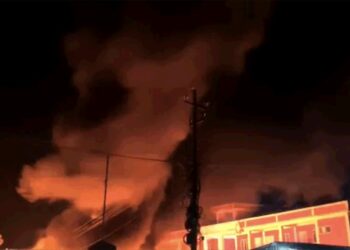 Manipur Violence I মুখ্যমন্ত্ৰীৰ সভাস্থলীত অগ্নিসংযোগ ক্ষুব্ধ জনজাতীয় লোকৰ! অশান্ত মণিপুৰত স্তব্ধ ইণ্টাৰনেট সেৱা