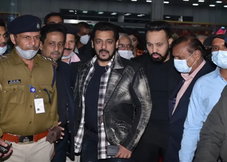 Salman Khan security I মোডী-শ্বাহ থকালৈ নিৰাপত্তাৰ চিন্তা নকৰিব, কংগনাৰ আশ্বাস ছলমানক