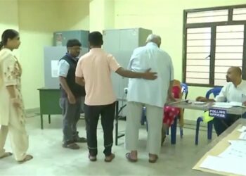 Karnataka Election |  কৰ্ণাটক বিধানসভা নিৰ্বাচনৰ ভোটগ্ৰহণ, যুৱ প্ৰজন্মক ভোট দিবলৈ আহ্বান মোডীৰ