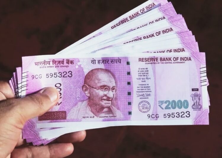 Agra man arrested for depositing Fake Note I ২০০০ টকীয়া নোট সলনি কৰাৰ সময়তে ধৰা পৰিল জাল নোট ব্যৱসায়ী