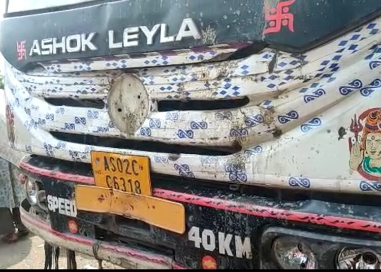 Nagaon Road Accident I নগাঁৱৰ তেলিয়াগাঁৱত দুৰ্ঘটনাঃ তীব্ৰবেগী ডাম্পাৰৰ দৌৰাত্মৰ ফলত প্ৰাণ গ’ল স্কুলমুখী শিক্ষকৰ-