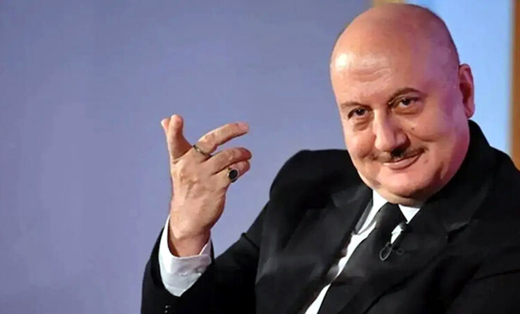 Anupam Kher I শ্বুটিঙৰ সময়ত আঘাতপ্ৰাপ্ত অনুপম খেৰ, মাতৃৰ দুখ প্ৰকাশ