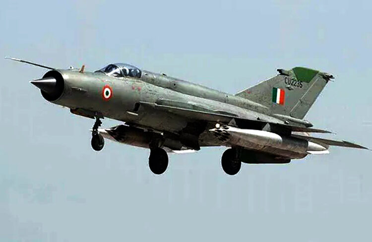 War plane crash I বায়ুসেনাৰ বিমান দুর্ঘটনাগ্ৰস্ত হৈ দুজনৰ মৃত্যু 1 War plane crash I বায়ুসেনাৰ বিমান দুর্ঘটনাগ্ৰস্ত হৈ দুজনৰ মৃত্যু