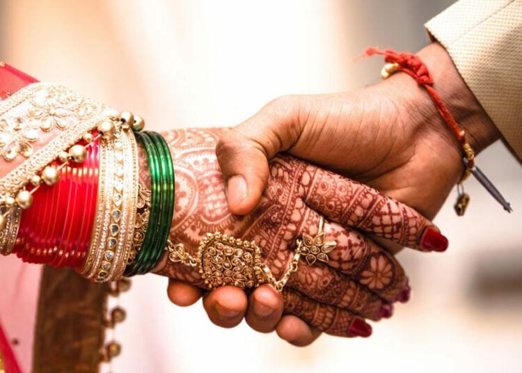 Rajasthan woman ties rakhi on second husband I দ্বিতীয় স্বামীৰ হাতত ৰাখী বান্ধি পলায়ন যুৱতীৰ