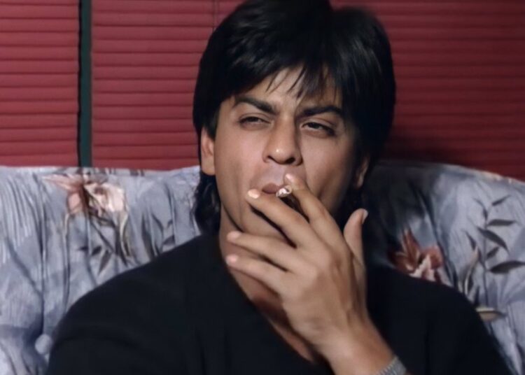 Shahrukh Khan | আপুনি ধূম্ৰপানৰ অভ্যাস এৰিছেনে? অনুৰাগীৰ প্ৰশ্নৰ উত্তৰত কি ক’লে কিং খানে