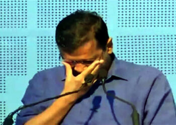 Arvind Kejriwal I তেওঁৰ এটা সপোন আছিল! মঞ্চত হঠাতে কান্দোনত ভাঙি পৰিল কেজৰিৱাল