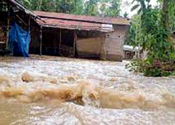 Assam floods I ১০ জিলাত লক্ষাধিক লোক ক্ষতিগ্ৰস্ত, ৰাজ্যৰ বান পৰিস্থিতি অধিক অৱনতি