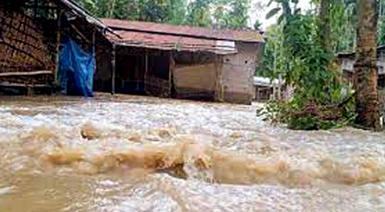 Assam floods I ১০ জিলাত লক্ষাধিক লোক ক্ষতিগ্ৰস্ত, ৰাজ্যৰ বান পৰিস্থিতি অধিক অৱনতি
