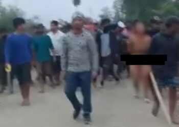 Two Manipur women paraded naked I  মণিপুৰত মহিলাক উলংগ কৰি নিৰ্যাতনৰ ঘটনাত দেশজুৰি প্ৰতিক্ৰিয়া