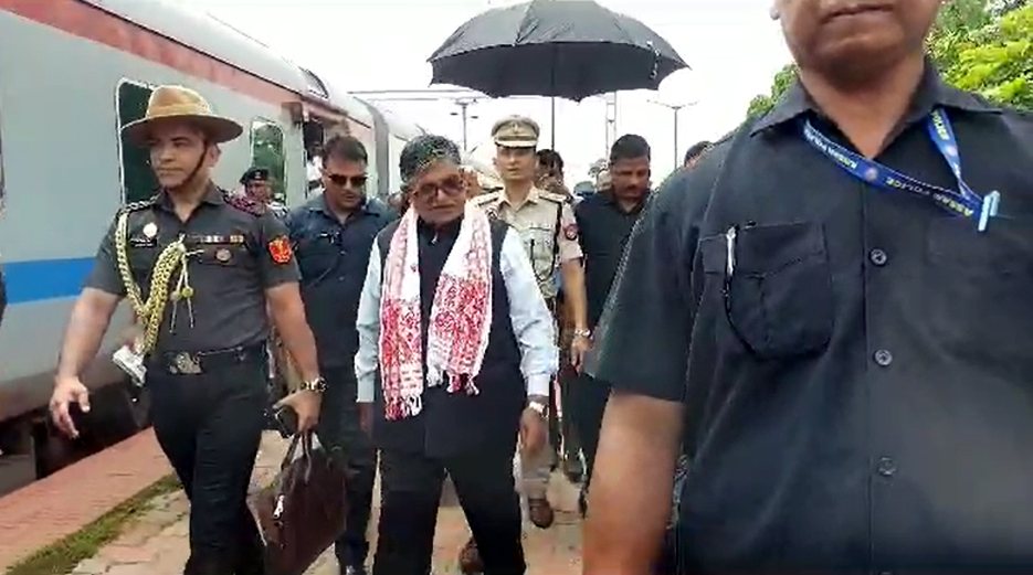 ডিফুত উন্নয়নৰ খতিয়ান ল'বলৈ এদিনীয়া কাৰ্যসূচীলৈ ৰাজ্যপাল কাটাৰিয়া