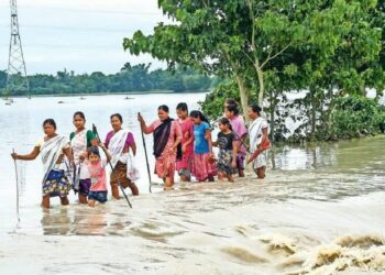 “Devastating Floods Worsen in Assam: Thousands Stranded, Lives Lost, and Infrastructure Damaged”