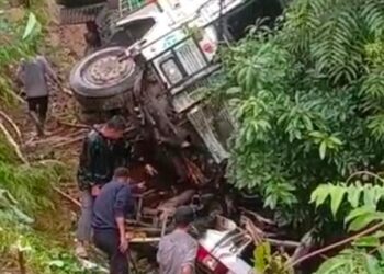 Nagaland Accident I নাগালেণ্ডত ভয়াৱহ দুৰ্ঘটনা, টাটা চুমু আৰু ট্ৰাক পৰিল এশ ফুট তলত, নিহত ৮