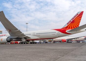 Flight problem in Mumbai airport I বৰষুণত চকা পিচলিল বিমানৰ, মুম্বাই বিমানবন্দৰত আহত কেইবাজনো যাত্ৰী