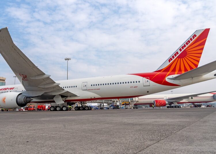 Flight problem in Mumbai airport I বৰষুণত চকা পিচলিল বিমানৰ, মুম্বাই বিমানবন্দৰত আহত কেইবাজনো যাত্ৰী