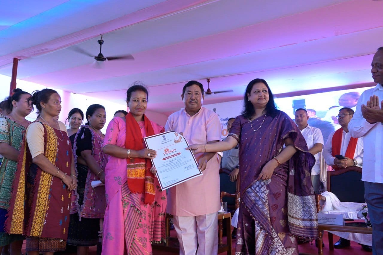 Assam Arunodoi Scheme I অসমৰ পৰিবহন, মীন মন্ত্ৰী পৰিমল শুক্লবৈদ্যৰ উপস্থিতিত অৰুণোদয় আঁচনিৰ দ্বিতীয় পৰ্য্যায়ৰ ১৫ সহস্ৰাধিক হিতাধিকাৰীক অনুমোদন পত্র বিতৰণ 3 অৰুণোদয় আঁচনি