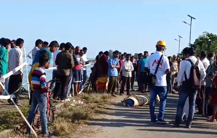 Two Brothers Missing in Brahmaputra at Dibrugarh I মাতৃৰ পিণ্ড দিবলৈ গৈ ব্ৰহ্মপুত্ৰত জাহ যোৱা দুগৰাকী ভাতৃৰ এজনৰ সন্ধান