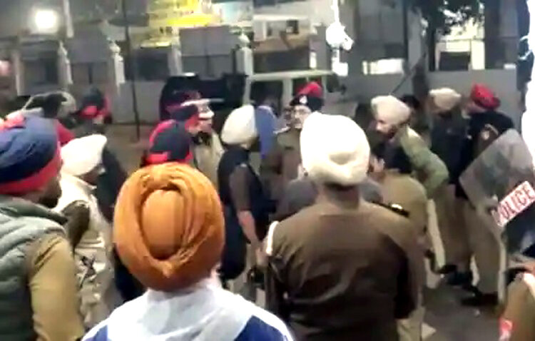 Punjab Gurudwara attack : গুৰুদ্বাৰত নিৰ্বিচাৰ গুলীচালনাত কনিষ্টবলৰ মৃত্যু, আহত ৫