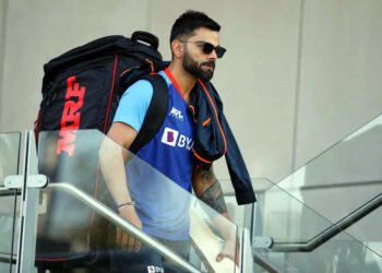 Virat Kohli I দক্ষিণ আফ্ৰিকাৰ বিৰুদ্ধে টেষ্টৰ পূৰ্বে জৰুৰী ভিত্তিত দেশলৈ উভতিল কোহলী