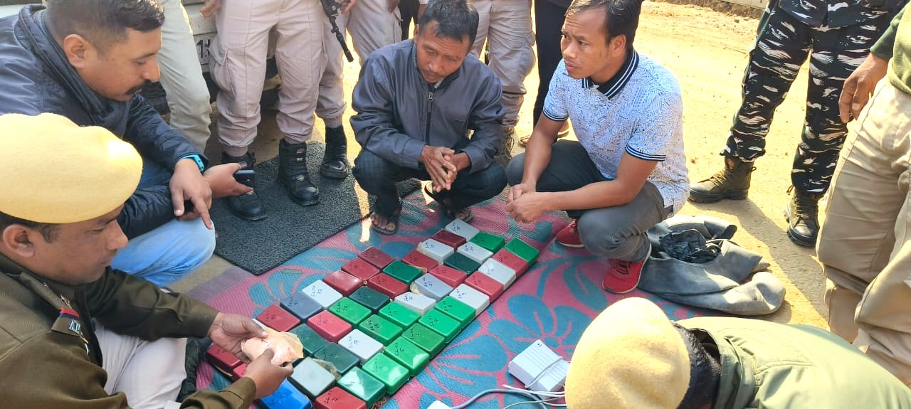 Heroin Haul on Highway 36: Plastic Soap Containers Conceal Drugs Worth Rs 2 Crore; Two Detained in Karbi Anglong"
