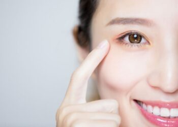 “Vision Nutrition: The Vital Role of Diet in Eye Health and Disease Prevention”