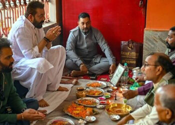 Sanjay Dutt I পিতৃ-মাতৃৰ পিণ্ডদান কৰিবলৈ গয়াত সঞ্জয় দত্ত 3 Sanjay Dutt I পিতৃ-মাতৃৰ পিণ্ডদান কৰিবলৈ গয়াত সঞ্জয় দত্ত