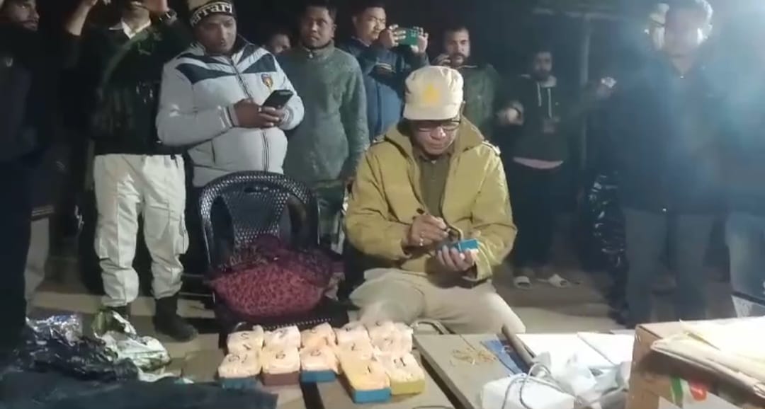 খটখটীত আৰক্ষীৰ নাকা তালাচীত প্ৰায় ১ কোটি পৰিমাণৰ নিচাযুক্ত সামগ্ৰী জব্দ : এটা সৰবৰাহকাৰী আটক