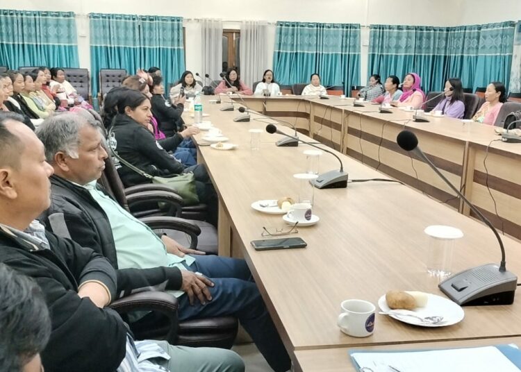 ডিফুত চালকৰ আসনত মহিলা শীর্ষক আলোচনা চক্র অনুষ্ঠিত বিভিন্ন ৰাজ্যৰ মহিলা প্রতিনিধিৰ অংশ গ্রহণ 1 ডিফুত চালকৰ আসনত মহিলা শীর্ষক আলোচনা চক্র অনুষ্ঠিত বিভিন্ন ৰাজ্যৰ মহিলা প্রতিনিধিৰ অংশ গ্রহণ