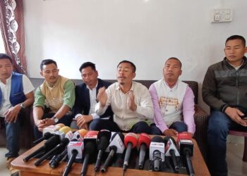 দুই পাহাৰীয়া জিলা কাৰ্বি আংলং-পশ্চিম কাৰ্বি আংলঙৰ পৰিস্থিতি নিয়ন্ত্রণাধীন যদিও চেপা উত্তেজনা বিৰাজমান পৰিষদৰ এমএচি পৱন কুমাৰ, বিধায়ক ৰূপছিং টেৰণৰ বিৰুদ্ধে সোচ্চাৰ ছাত্র সংগঠন 1 দুই পাহাৰীয়া জিলা কাৰ্বি আংলং-পশ্চিম কাৰ্বি আংলঙৰ পৰিস্থিতি নিয়ন্ত্রণাধীন যদিও চেপা উত্তেজনা বিৰাজমান পৰিষদৰ এমএচি পৱন কুমাৰ, বিধায়ক ৰূপছিং টেৰণৰ বিৰুদ্ধে সোচ্চাৰ ছাত্র সংগঠন