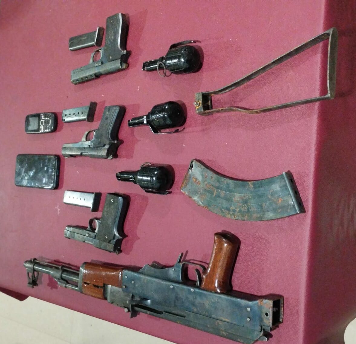 ডিফুত বৃহৎ পৰিমাণৰ অস্ত্ৰ ভাণ্ডাৰ উদ্ধাৰ: ৩ কৰায়ত্ব