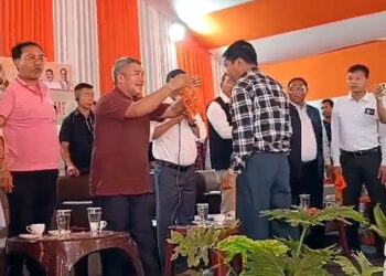 APHLC’s activists Join BJP : কাৰ্বি আংলঙত APHLC-ৰ নেতা-কৰ্মীৰ বিজেপিত যোগদান