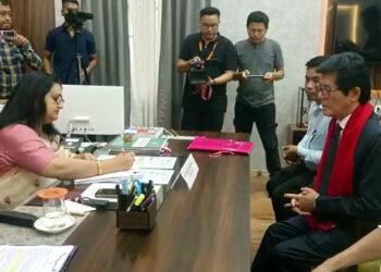 John Ingti Kathar Files nomination : ডিফুত প্ৰথমখন মনোনয়নপত্ৰ দাখিল কৰে জন ইংতি কাথাৰে