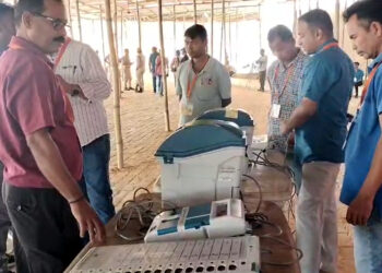 No. 6 Diphu Constituency : দ্বিতীয় পৰ্যায়ৰ ৬নং ডিফু জনজাতি লোকসভা সমষ্টিৰ বাবে ই ভি এম মেচিনলৈ বিষয়া-কৰ্মীসকলৰ ভোট কেন্দ্ৰলৈ ৰাওণা 2 No. 6 Diphu Constituency : দ্বিতীয় পৰ্যায়ৰ ৬নং ডিফু জনজাতি লোকসভা সমষ্টিৰ বাবে ই ভি এম মেচিনলৈ বিষয়া-কৰ্মীসকলৰ ভোট কেন্দ্ৰলৈ ৰাওণা