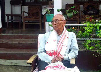 Rangbong Terang : বিশিষ্ট সাহিত্যিক ৰংবং তেৰাং ক্ৰমাৎ সুস্থ হৈ উঠিছে, আহাৰ গ্ৰহণ কৰিছে