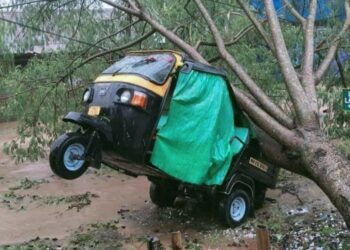 Heavy storm hits Manipur I ধুমুহা-শিলাবৃষ্টিত বিধ্বস্ত মণিপুৰ: শস্য, ঘৰ ধ্বংস, আহত কেইবাজনো