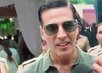 Akshay Kumar casted vote I ভাৰতীয় নাগৰিকত্ব লাভৰ পিছত প্ৰথমবাৰৰ বাবে ভোটদান অক্ষয় কুমাৰৰ