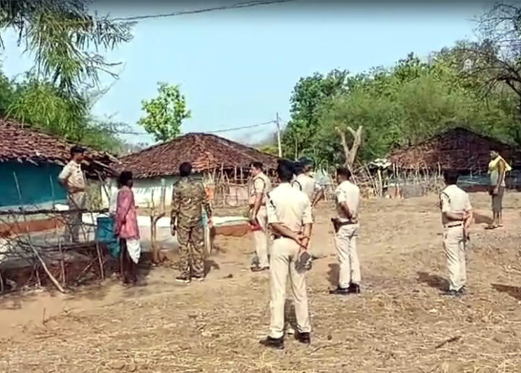 Brutal murder in Madhya Pradesh : মাতৃ, পত্নীকে ধৰি ৮ আত্মীয়ক হত্যা কৰি আত্মঘাতী যুৱক