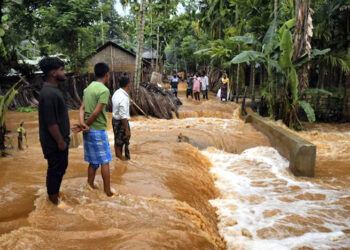 Flood in Assam : বছৰৰ প্ৰথমটো বানৰ কবলত ৰাজ্যৰ ৮ জিলা