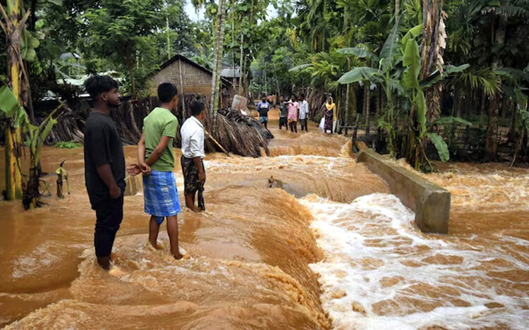 Flood in Assam : বছৰৰ প্ৰথমটো বানৰ কবলত ৰাজ্যৰ ৮ জিলা
