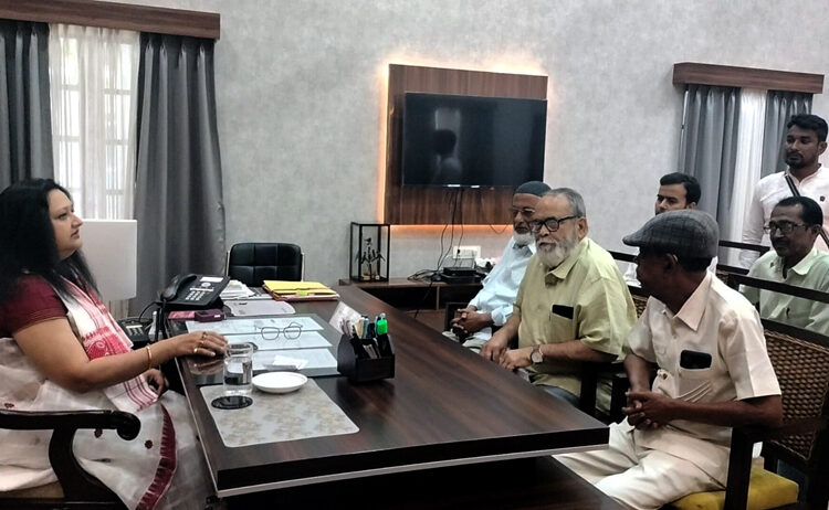 Diphu Social Reformers Committee meet DC : ডিফুৰ ড্ৰাগছ ব্যৱসায়ী আব্দুল খালেকক সামাজিকভাবে বৰ্জন সন্দৰ্ভত জিলা আয়ুক্তক লিখিত ৰূপে অৱগত