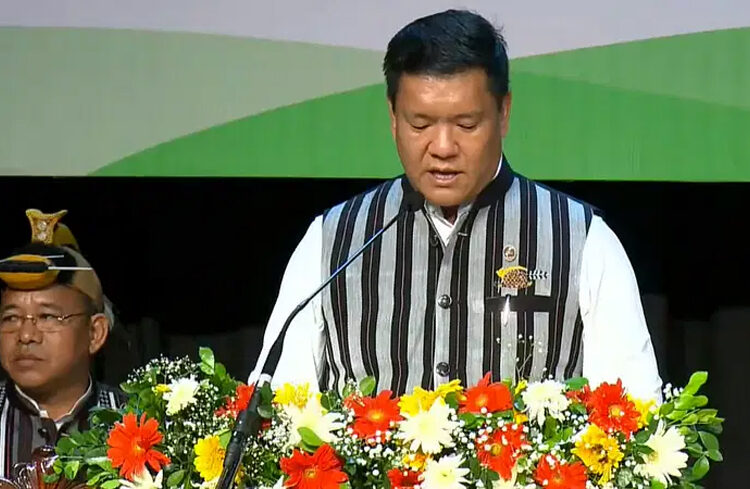 Pema Khandu takes oath : তৃতীয়বাৰৰ বাবে অৰুণাচলৰ মুখ্যমন্ত্ৰী হিচাপে শপত গ্ৰহণ পেমা খাণ্ডুৰ