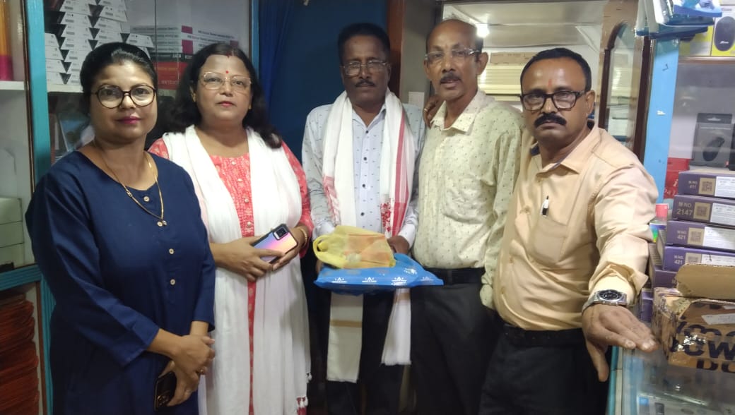 বোকাখাতৰ জ্যেষ্ঠ সাংবাদিক বুবুল দত্ত আৰু কাজিৰঙাৰ সাংবাদিক ৰঞ্জিত ৰজকলৈ গোলাঘাট প্ৰেছ ক্লাবৰ বঁটা ঘোষণা: 3 বোকাখাতৰ জ্যেষ্ঠ সাংবাদিক বুবুল দত্ত আৰু কাজিৰঙাৰ সাংবাদিক ৰঞ্জিত ৰজ